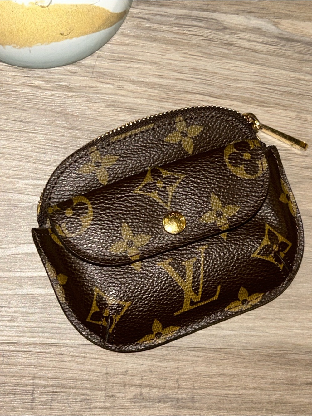 Louis Vuitton Monogram Schilling Coin Purse - Picture 5 of 13